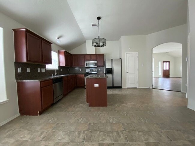 Building Photo - 21419 Colton Cove Dr