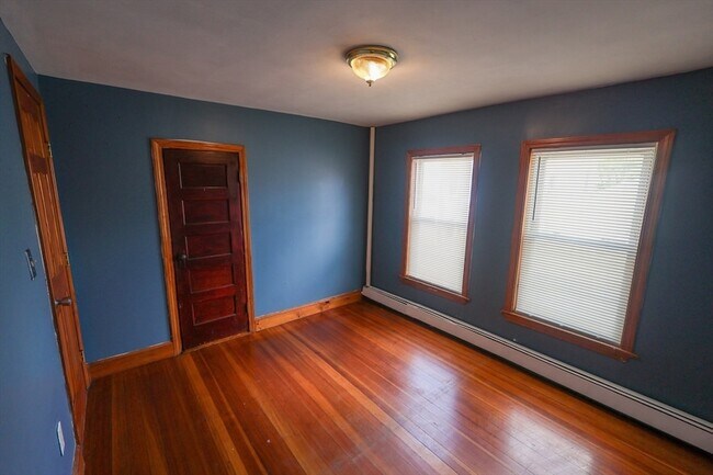 Building Photo - 7 Gayland St