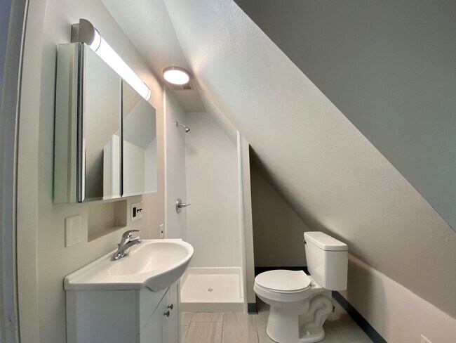 Building Photo - 146 Parker St