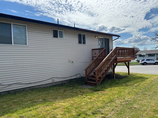 Building Photo - 1347