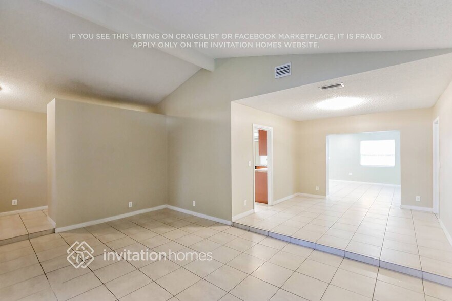 Building Photo - 10851 NW 32nd Ct