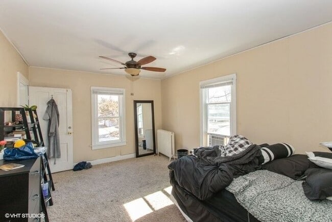 Building Photo - $3,400 | 4 Bedroom, 2 Bathroom House | Pet...