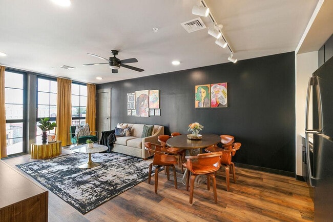 Building Photo - 611 Commerce St