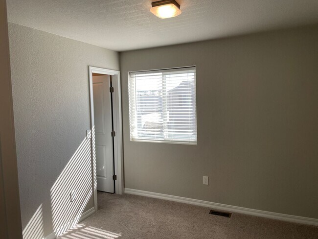 Building Photo - Corner Lot Comfort in Lorson Ranch – 3BD w...