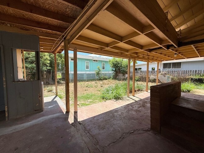 Building Photo - Single level 3 bedroom/1.5 Bath