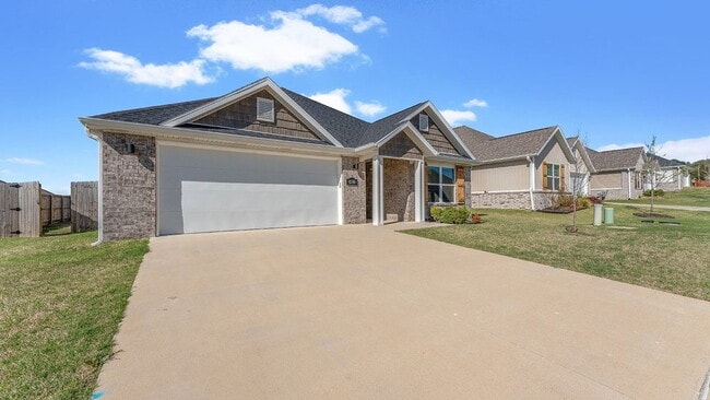 Building Photo - "Superb 4-Bed Oasis with Granite Elegance & a Cozy Fireplace in Fayetteville!"