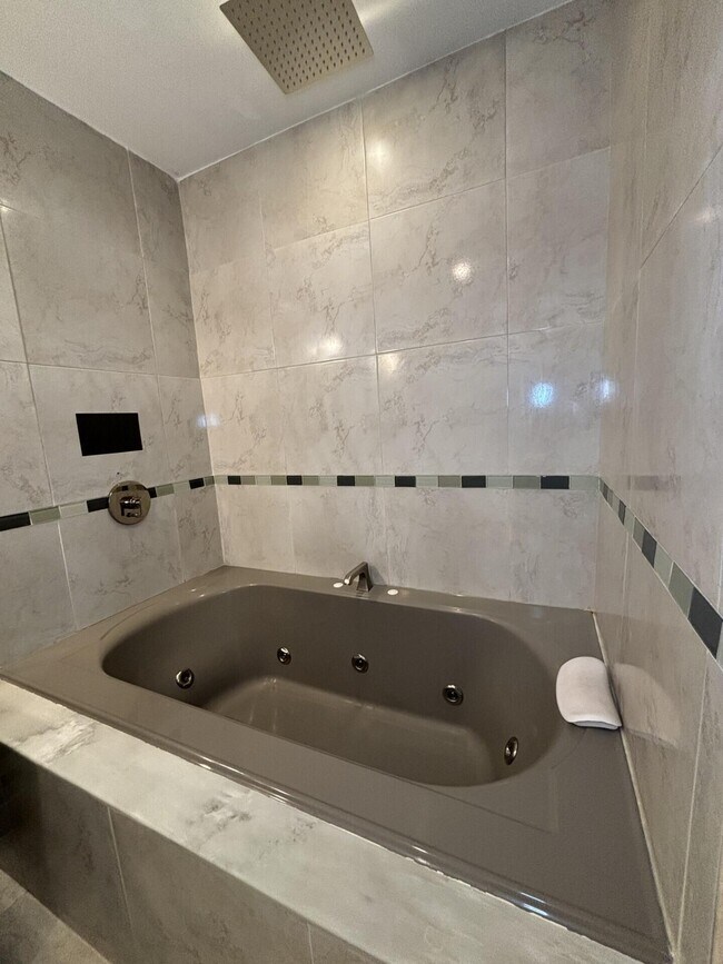 Building Photo - 10440 SW Stephanie Way