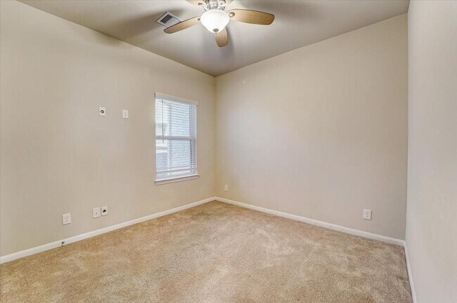 Building Photo - 8827 Willet St