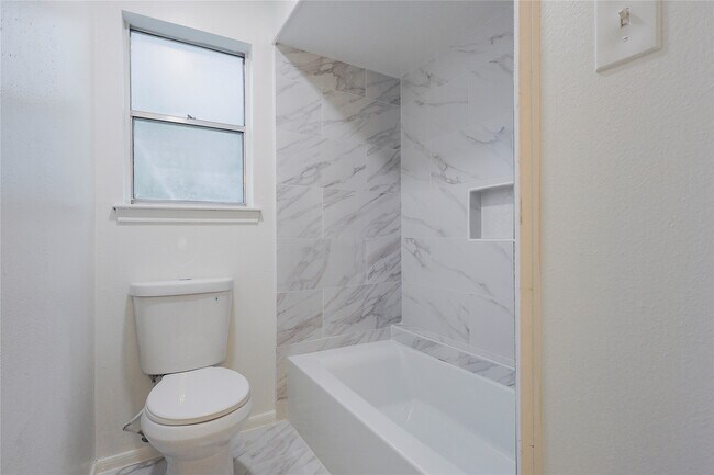 Building Photo - 10411 Rippling Fields Dr