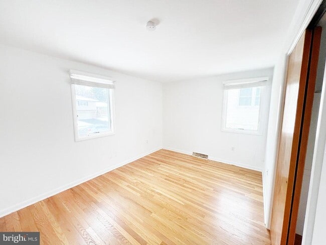 Building Photo - 450 Linden Ave