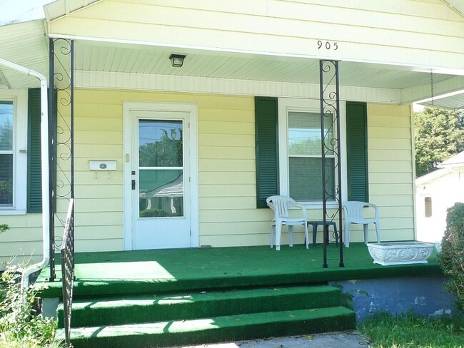 Building Photo - Charming Home with Large Backyard Near Radford University