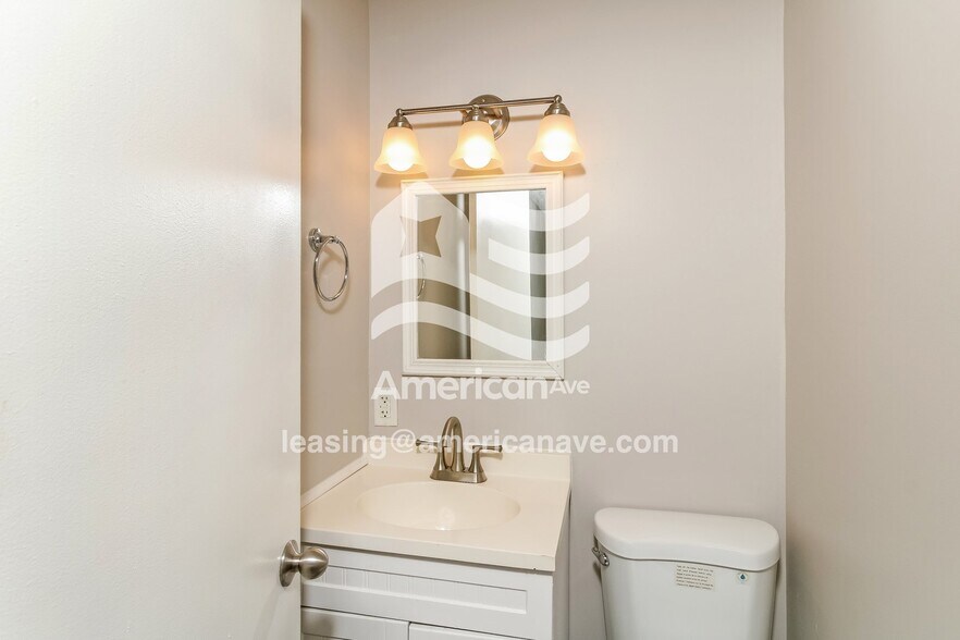 Building Photo - 883 Medfield Rd