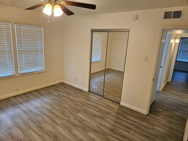 Building Photo - 1007 Utopia Ln