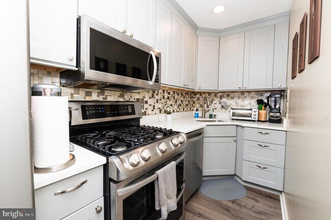 Building Photo - 208 Park Terrace Ct SE