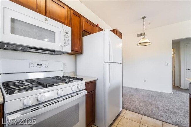 Building Photo - 2291 W Horizon Ridge Pkwy