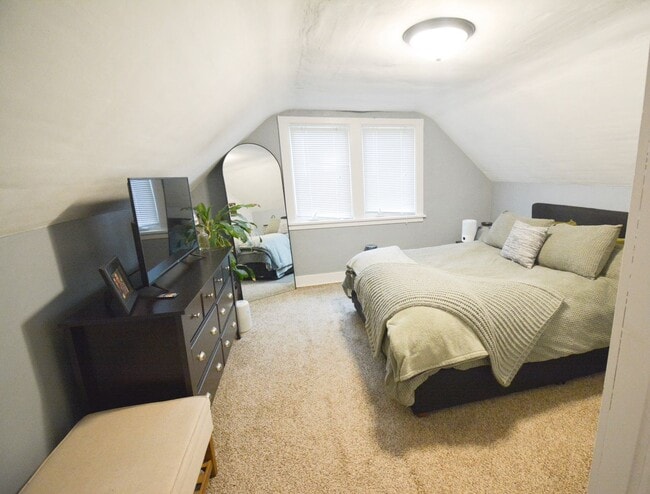 Building Photo - Tucked away, conveniently located, home fo...