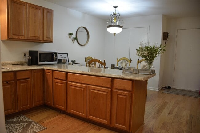 Building Photo - 815 Ashlawn Pl