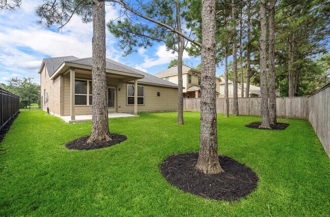 Building Photo - 2 Painted Post Pl