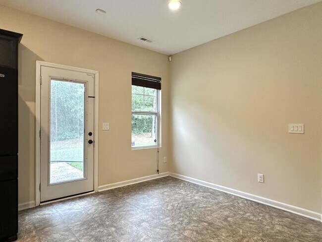 Building Photo - 1205 Peppermint Ct