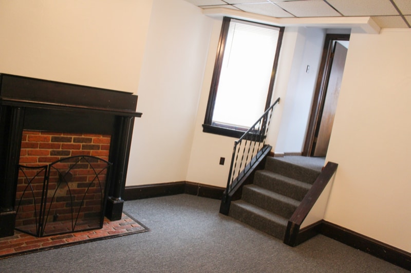 Building Photo - 838 Main St