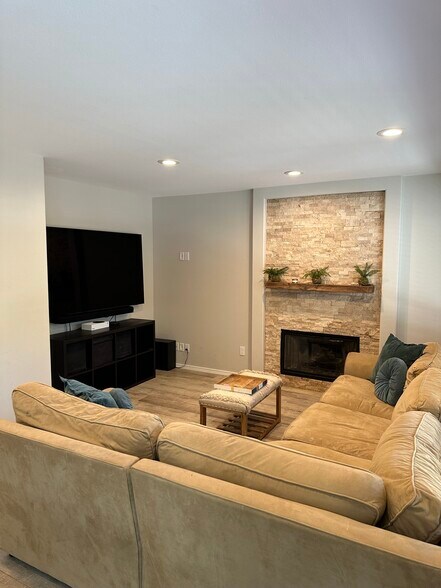 Building Photo - 16205 SW Cameron Ct