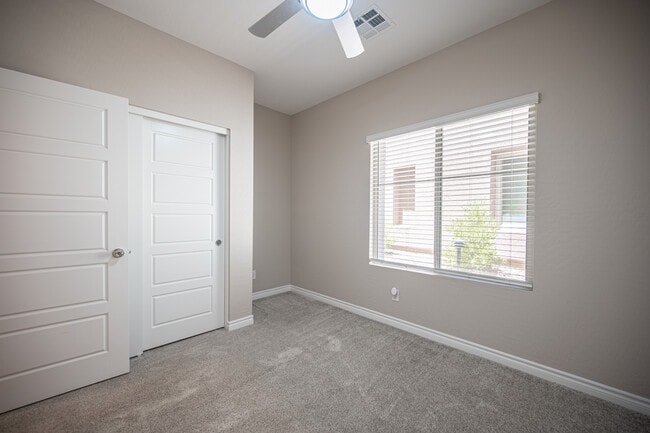 Building Photo - 600 N Carriage Hill Dr