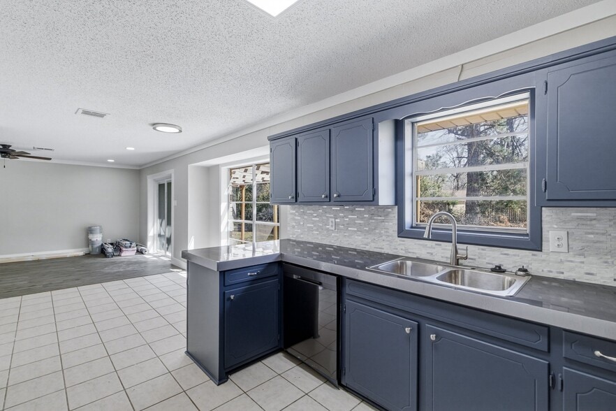 Building Photo - 32 Forest Dr