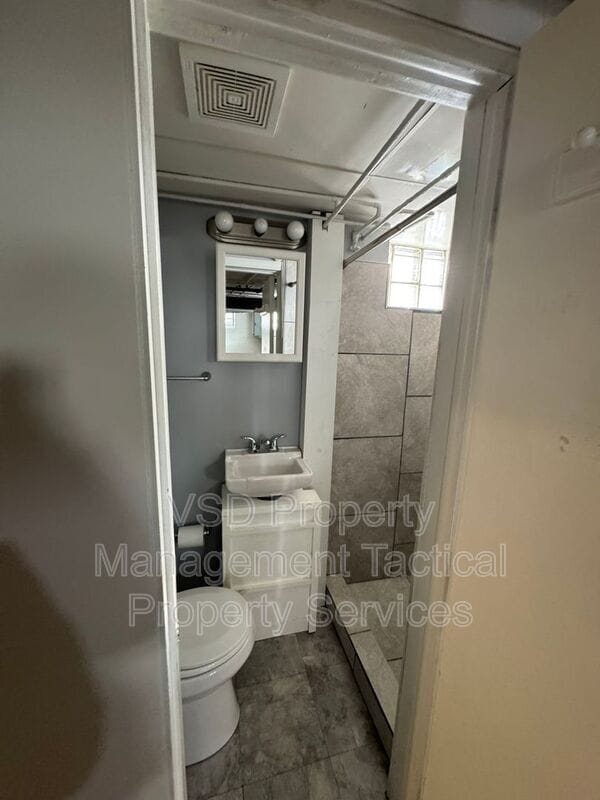 Building Photo - 12930 Havana Rd