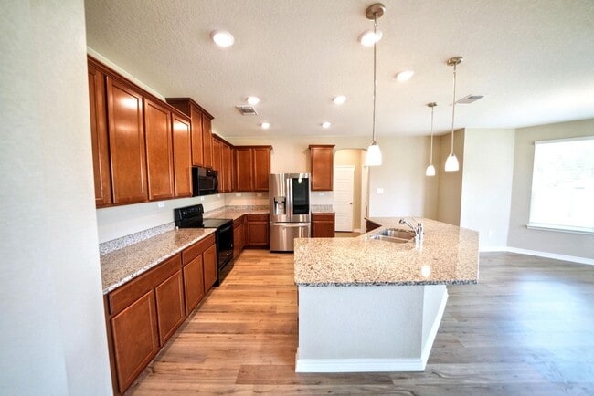 Building Photo - Beautiful 3-Bedroom Home with Flex Space in Universal City - Realtor Commission: $600