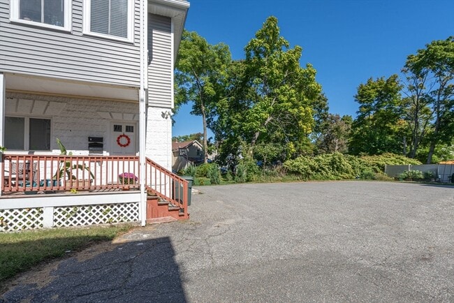 Building Photo - 144 Waverly Rd