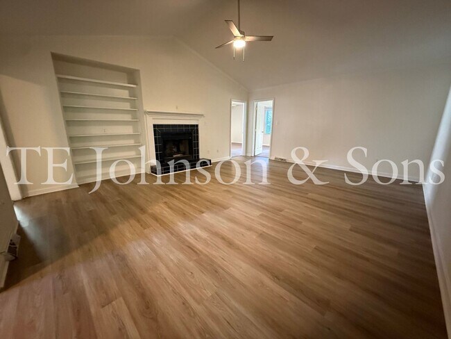 Building Photo - Charming 3-Bedroom Home with Rocking Chair Porch and Screened Back Patio