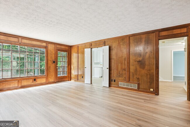 Building Photo - 5206 Clearwater Dr SW