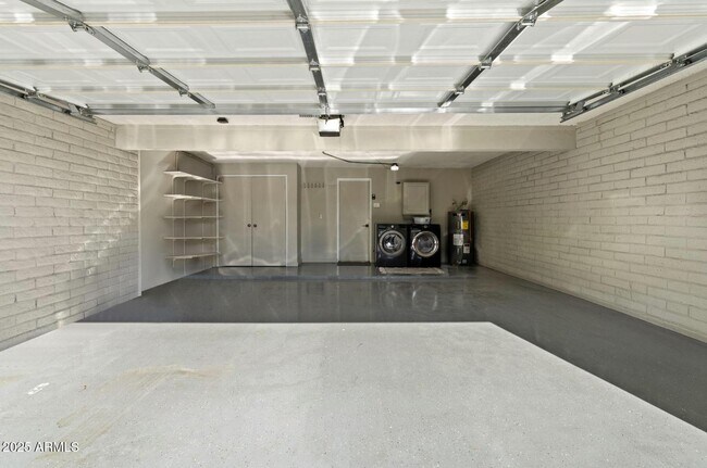 Building Photo - 7802 E MacKenzie Dr