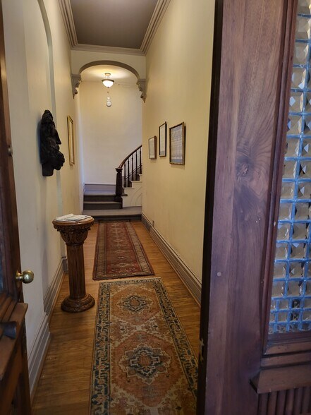 Grand Common Entry Hall - 2226 Delancey Plz