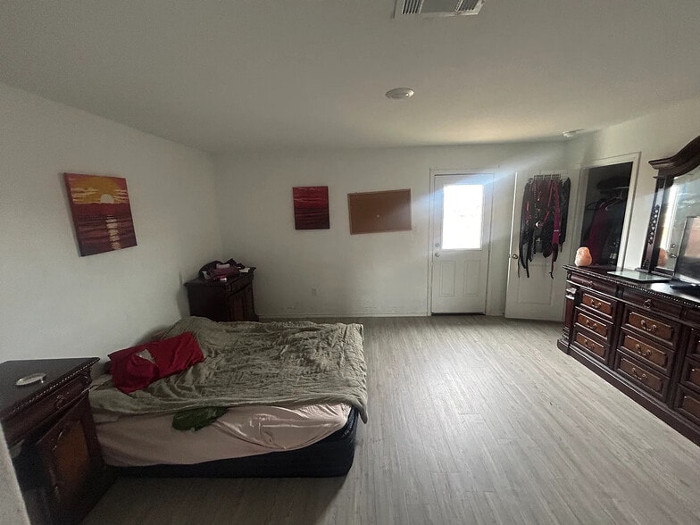 Building Photo - Room in House on Nube Medina