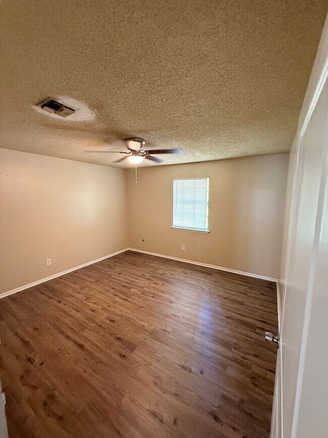 Building Photo - 106 Vieux Orleans Cir