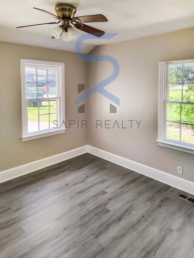 Building Photo - Move in before December 31st and choose your reward: a $250 Amazon Gift Card or a 55" Smart TV!