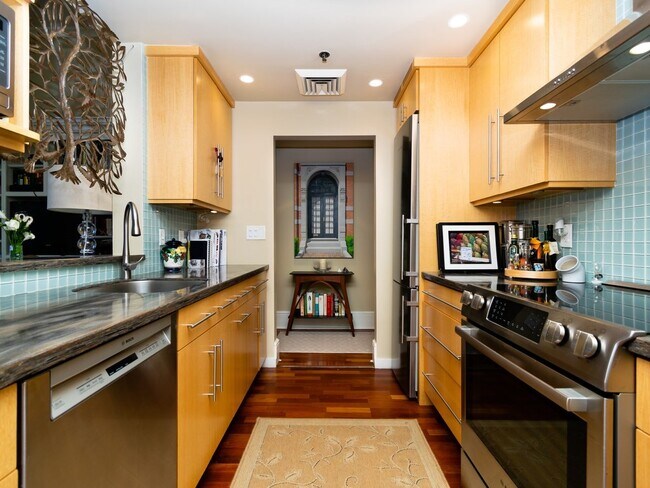 Building Photo - 30 Monument Sq