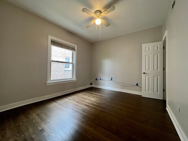 Building Photo - Renovated 2 Bed / 1 Bath in Logan Square — $1,925/mo, In Unit Laundry, Central Air, Dishwasher In...