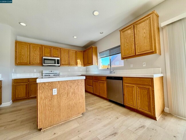Building Photo - 4431 Meadow Valley Cir