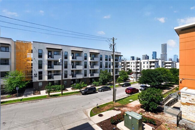 Building Photo - 1800 E 4th St