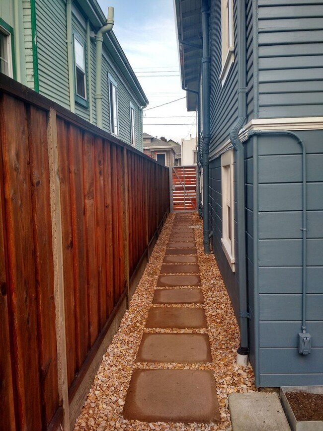 Building Photo - 43rd St. Duplex