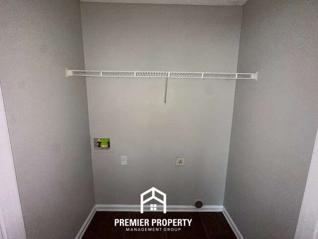 Building Photo - 7041 Ireland Dr