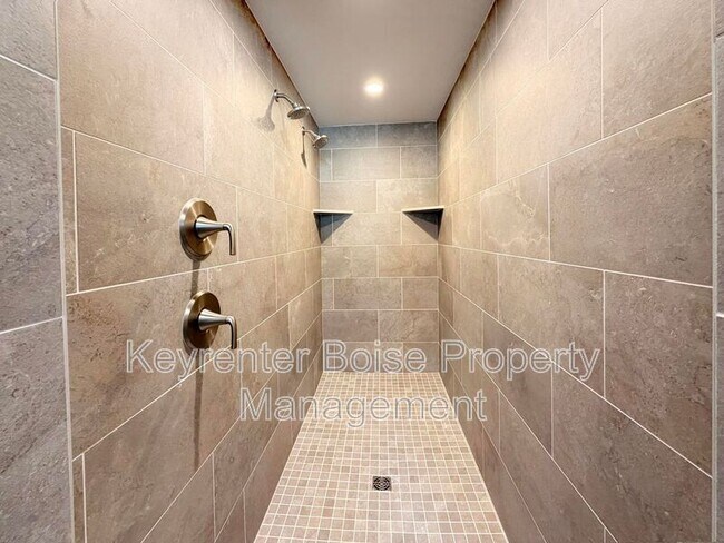 Building Photo - 4400 E Wedge St