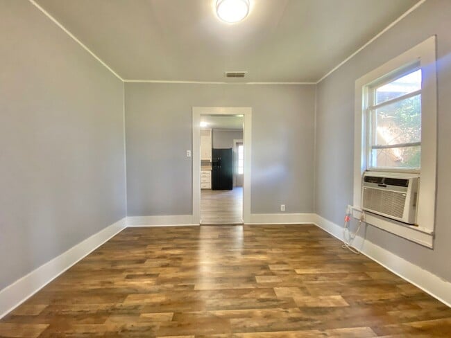 Building Photo - Available now 3 bed 1.5 bath in Slaton
