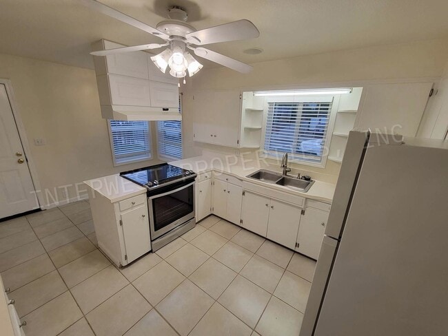 Building Photo - *RENT PROMO* 3+bd 1.5 ba Single Level West...