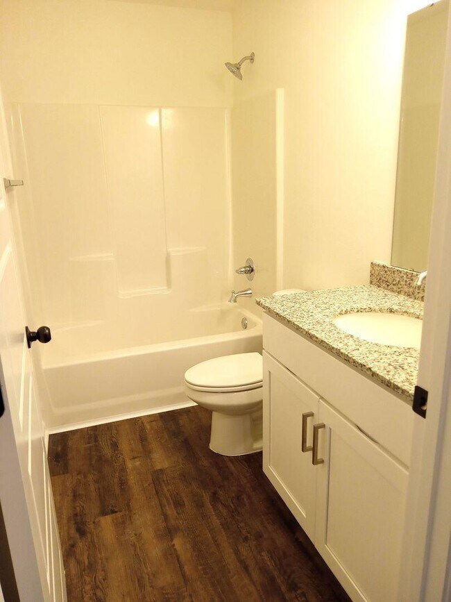 Building Photo - 712 Short Leaf