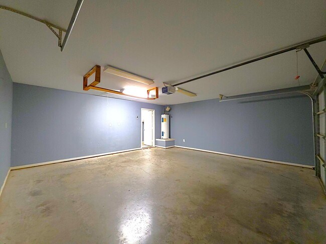 Building Photo - 3323 Mugsy Dr