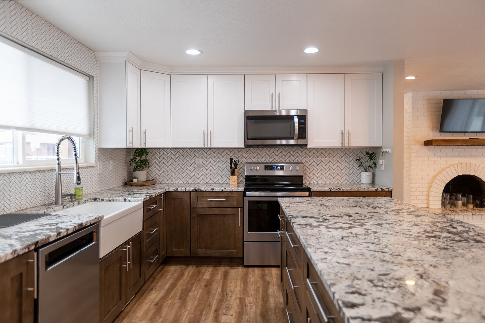 Building Photo - 894 E 840 N