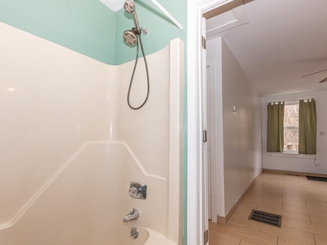 Building Photo - 212 Gilsum St